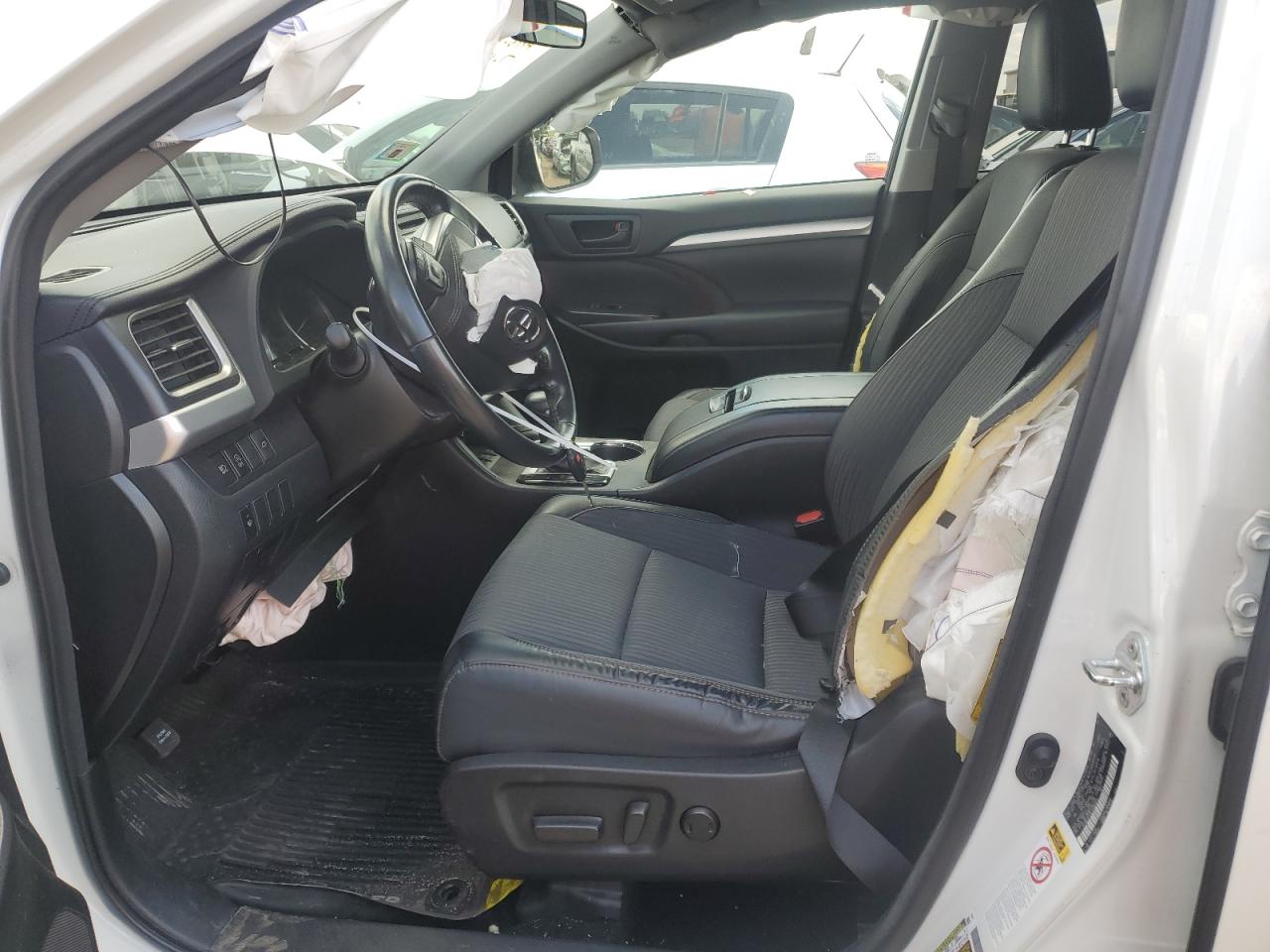 2018 Toyota Highlander Le VIN: 5TDBZRFH6JS884864 Lot: 63325034