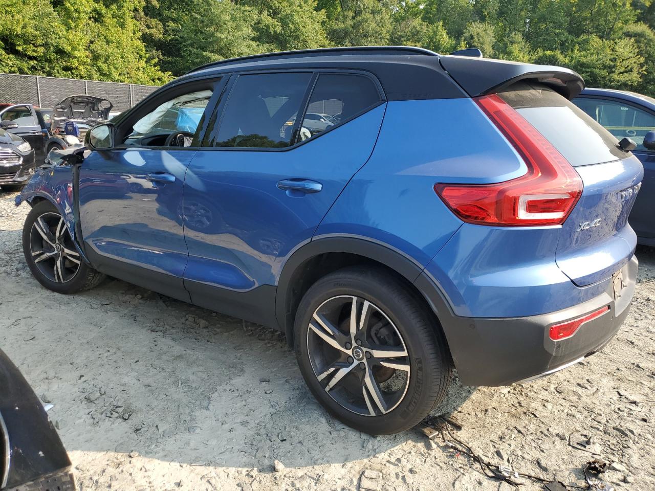 2019 Volvo Xc40 T5 R-Design VIN: YV4162UM8K2069812 Lot: 64966874