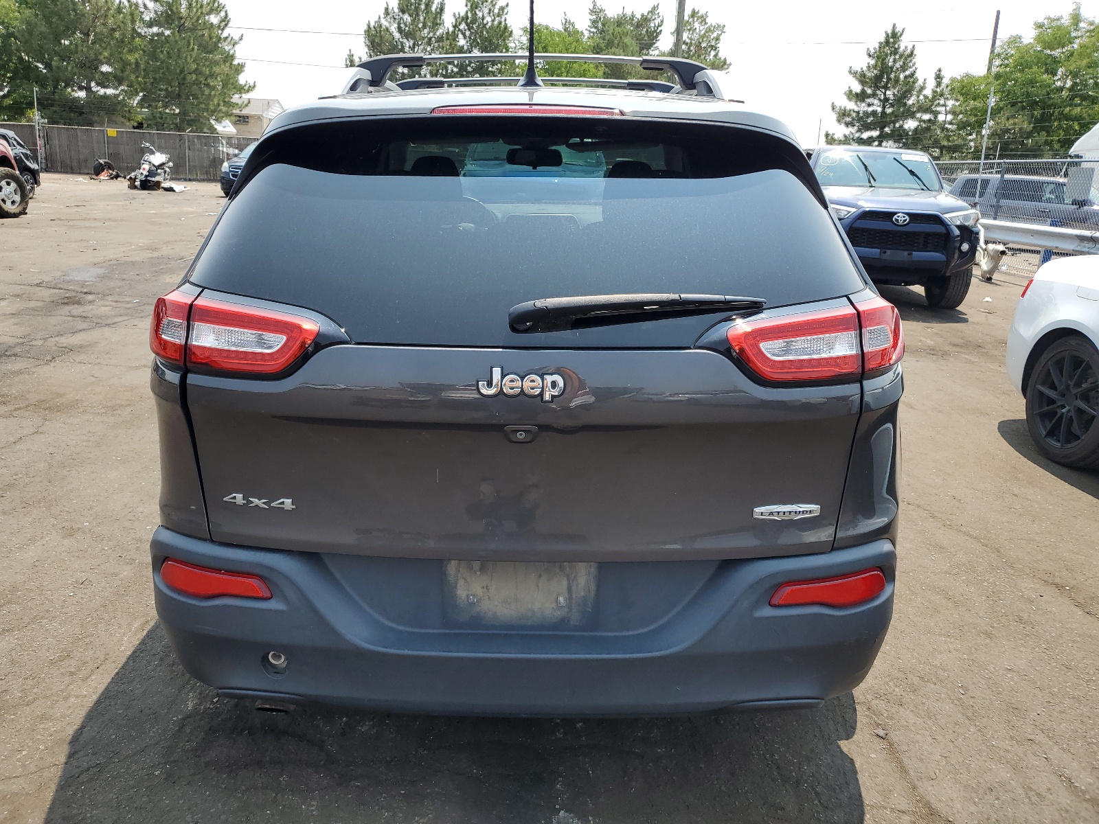 2015 Jeep Cherokee Latitude vin: 1C4PJMCB0FW541569