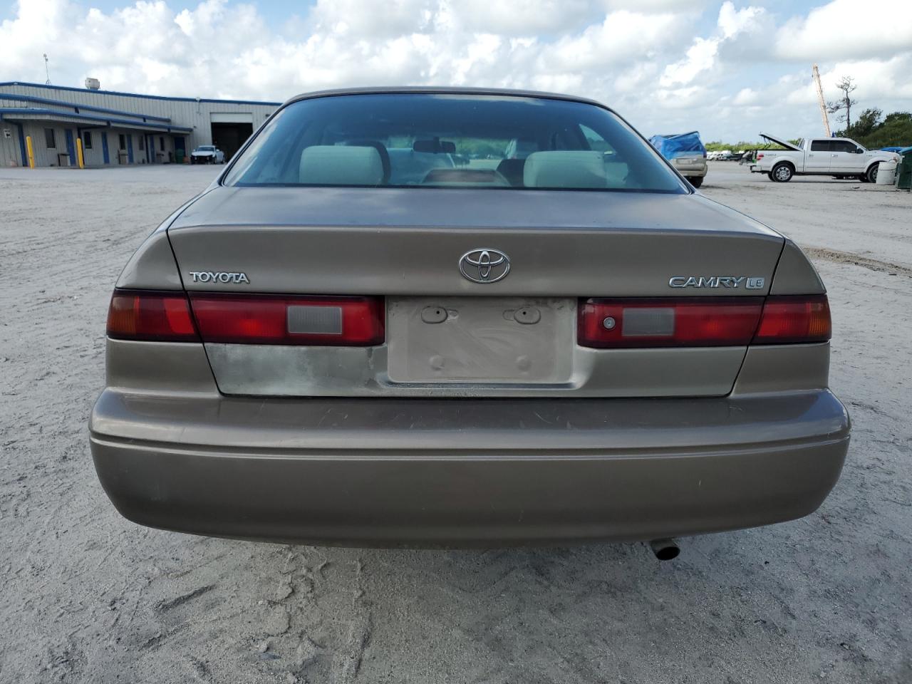 1999 Toyota Camry Ce VIN: 4T1BG28K0XU574943 Lot: 64260654
