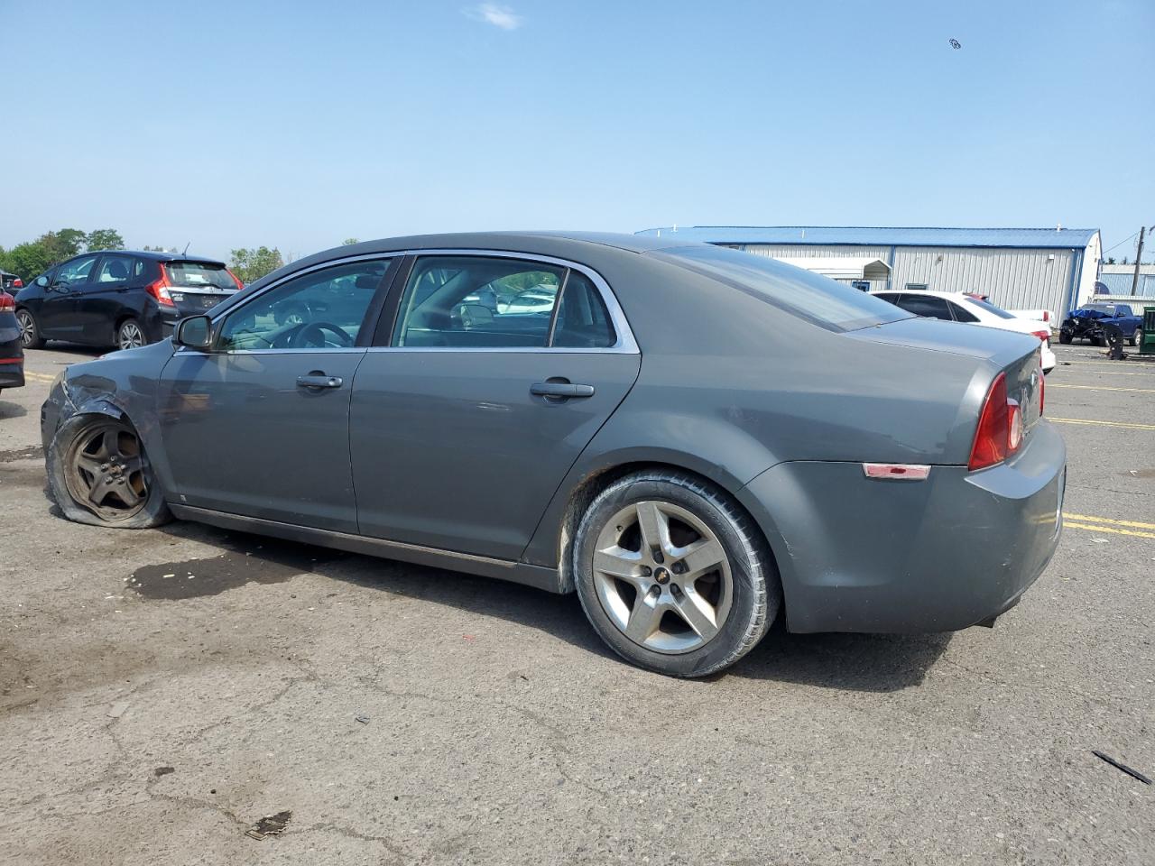 2009 Chevrolet Malibu - Image 2