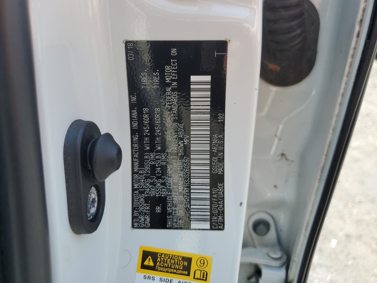 5TDZZRFH3JS260597 2018 Toyota Highlander Le