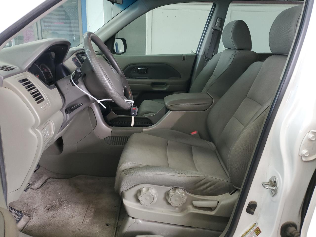 2006 Honda Pilot Lx VIN: 5FNYF28136B030551 Lot: 64253004