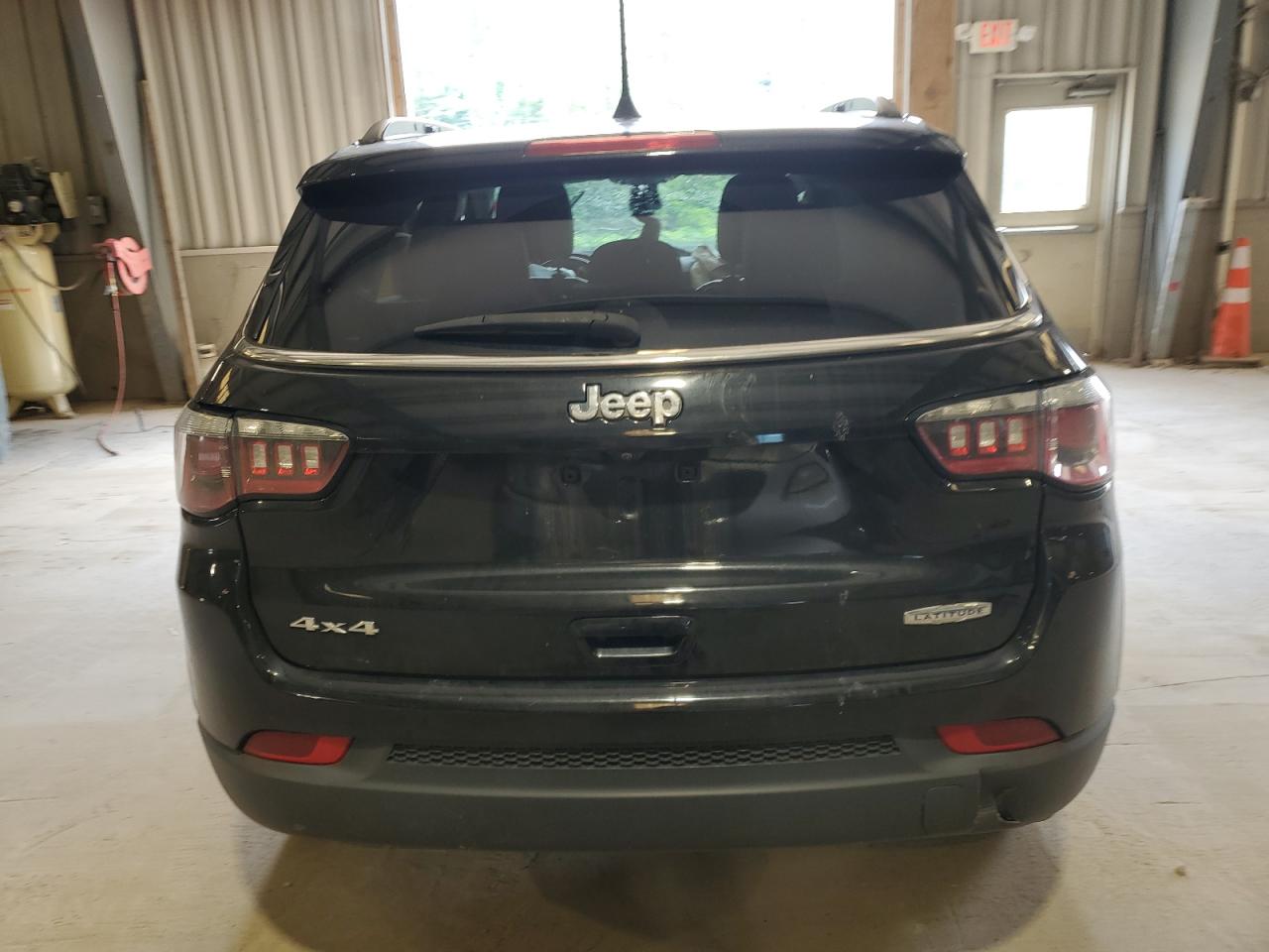 2018 Jeep Compass Latitude VIN: 3C4NJDBB1JT480689 Lot: 61737724