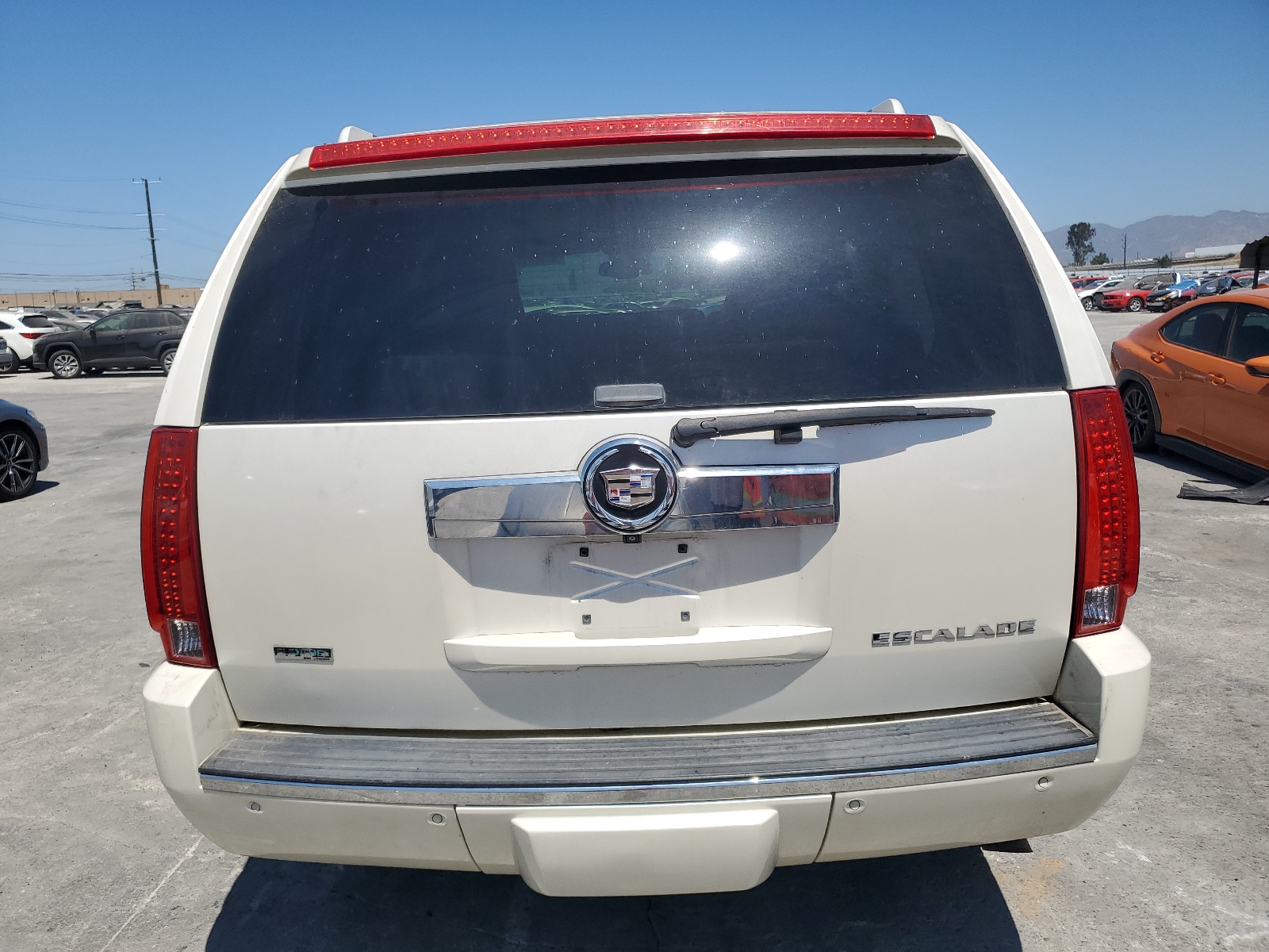 1GYS3CEF6BR160472 2011 Cadillac Escalade Premium