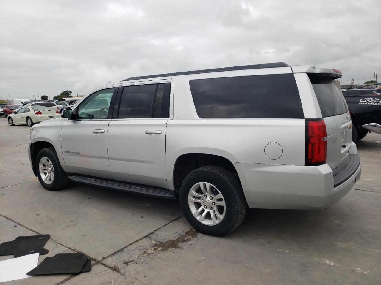 1GNSCHKC3JR389677 2018 Chevrolet Suburban C1500 Lt