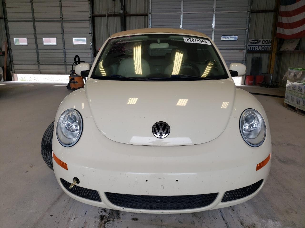 2010 Volkswagen Beetle - Image 5
