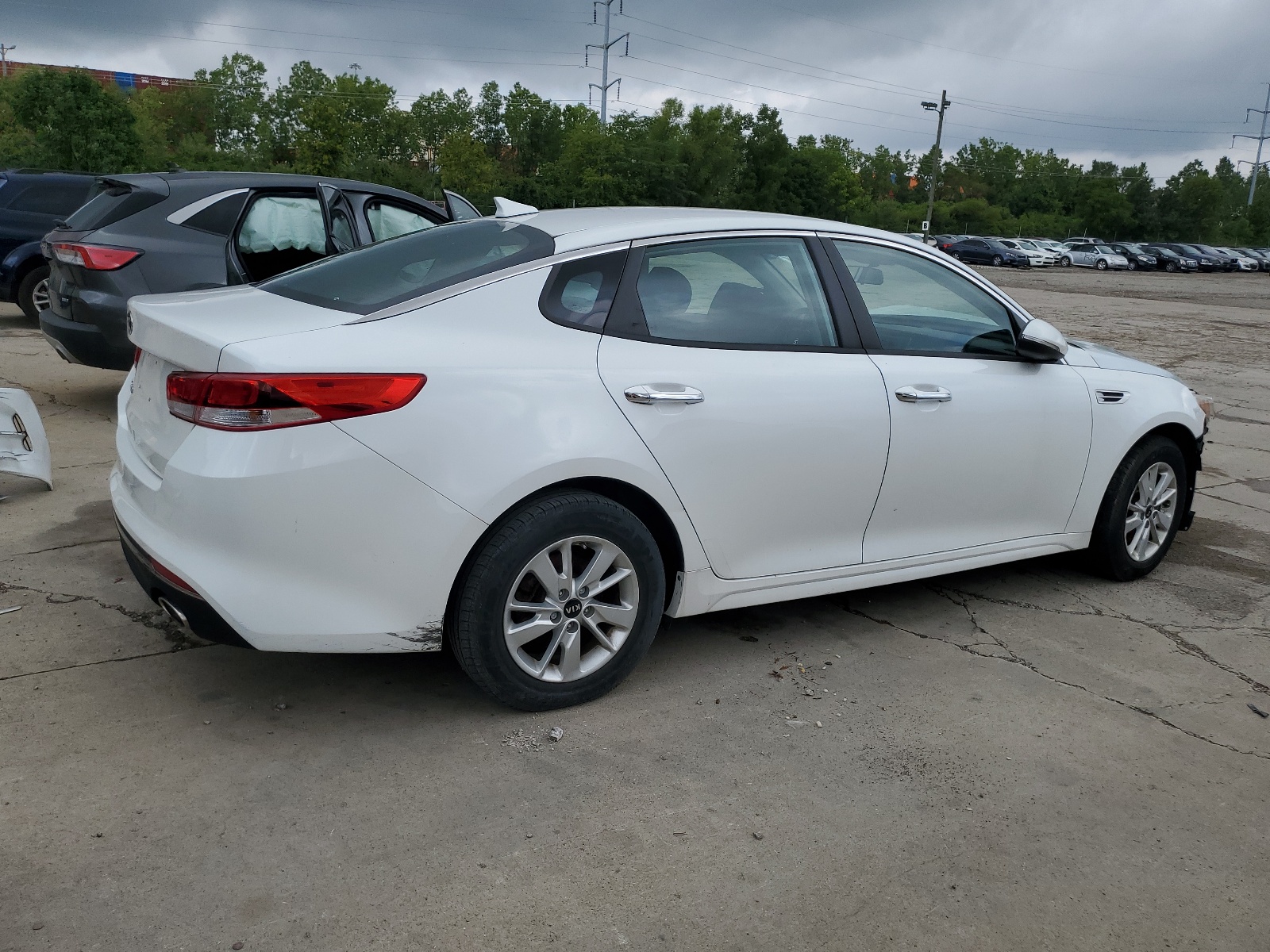 2017 Kia Optima Lx vin: 5XXGT4L32HG154058