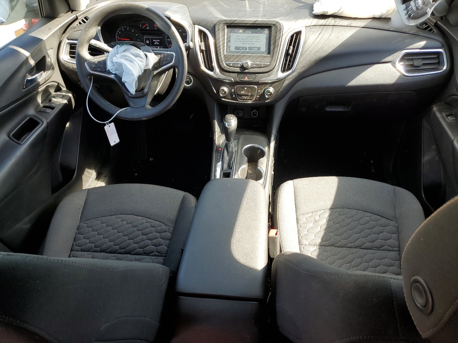 3GNAXJEV6JL117443 2018 Chevrolet Equinox Lt