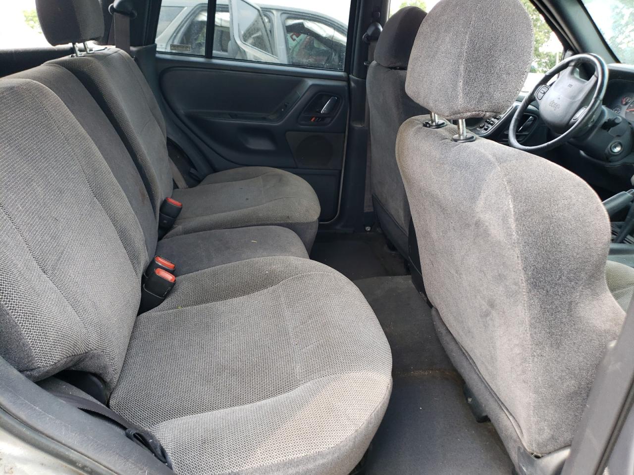 2000 Jeep Grand Cherokee Laredo VIN: 1J4GW48S5YC364946 Lot: 64217344