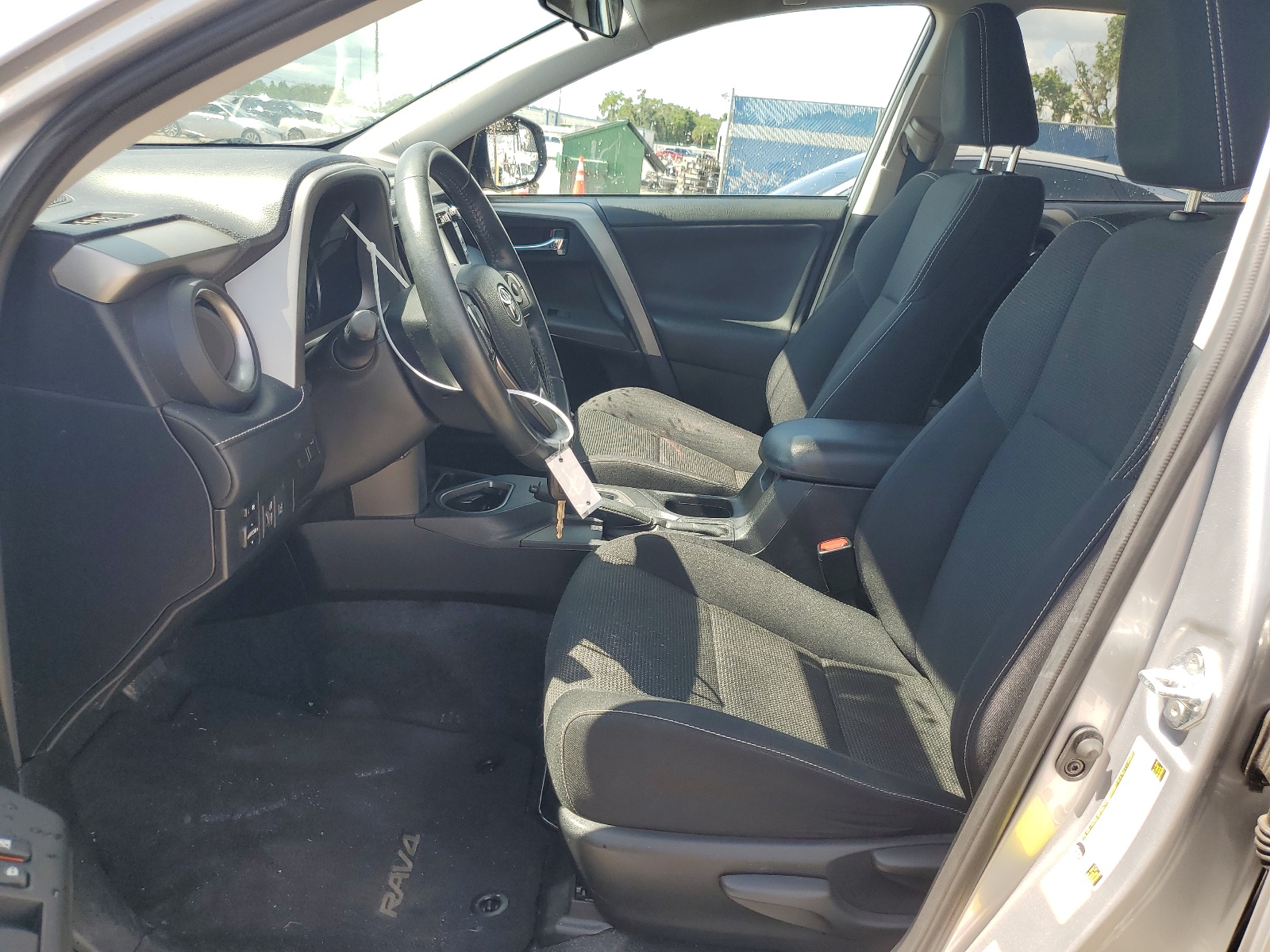 2T3WFREV2HW323426 2017 Toyota Rav4 Xle