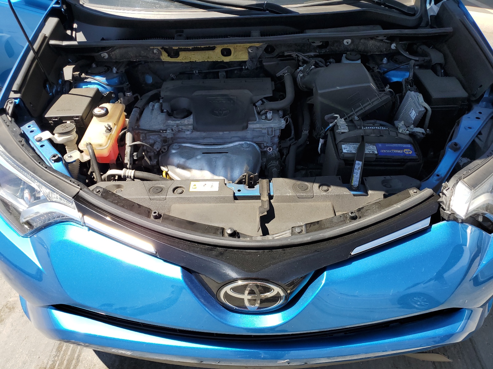 JTMZFREV3HJ102087 2017 Toyota Rav4 Le