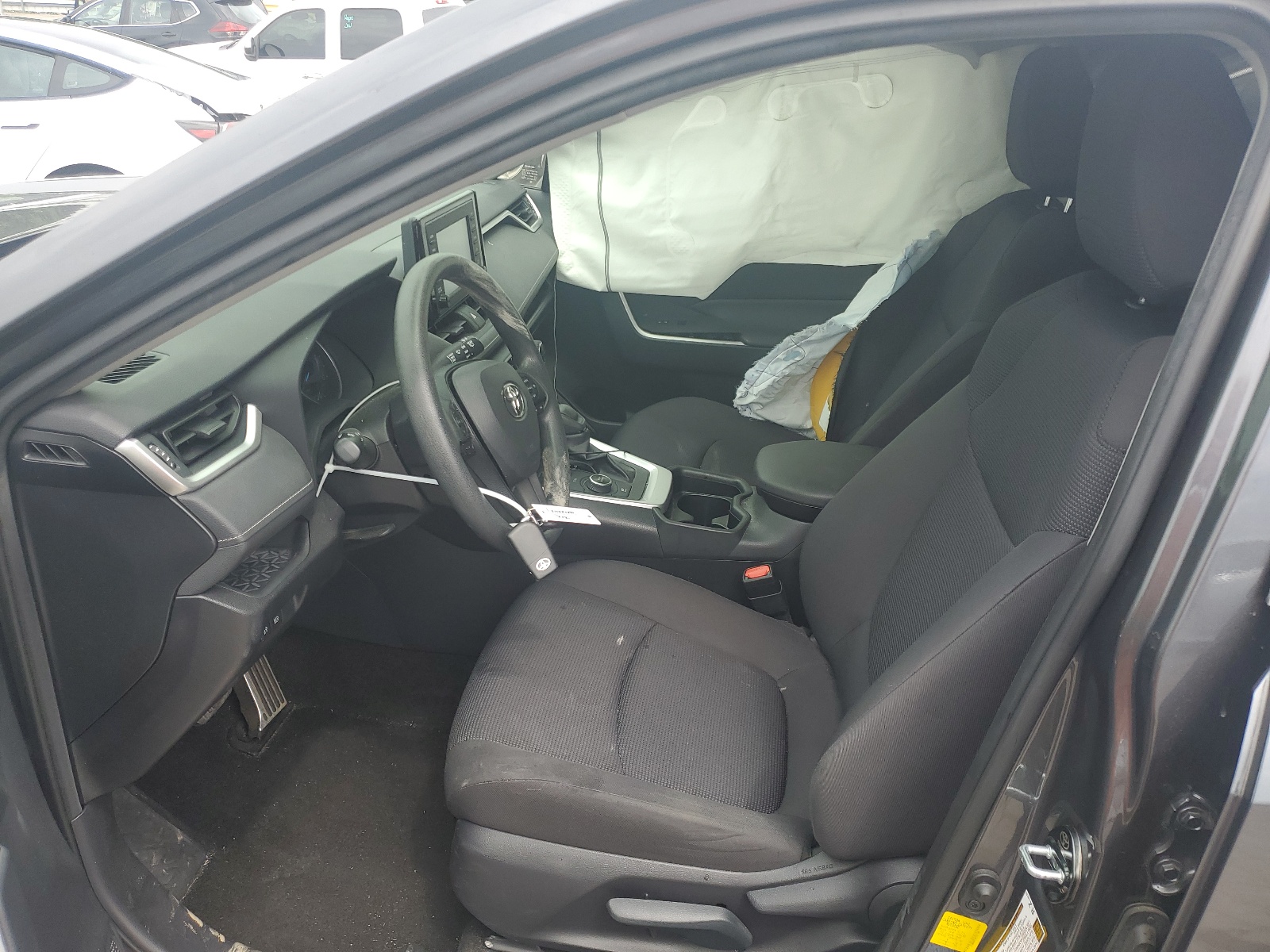 JTMMWRFV4KD501184 2019 Toyota Rav4 Le