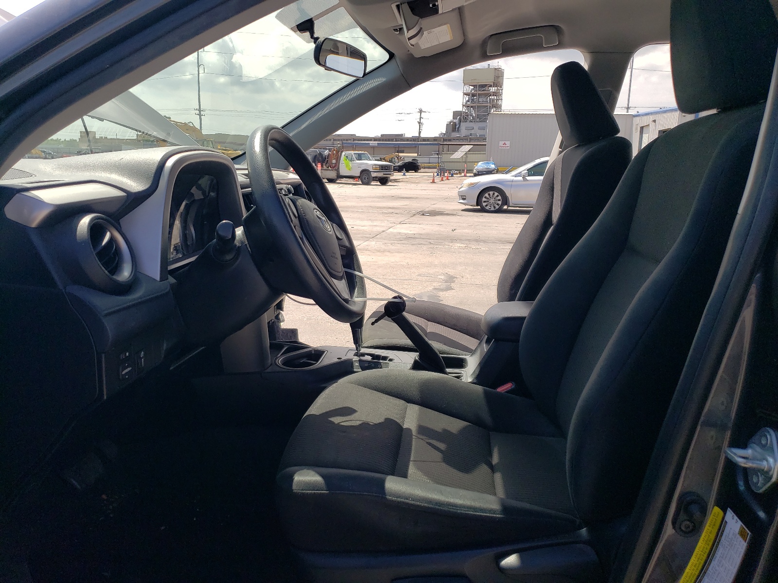 JTMZFREV8GJ085513 2016 Toyota Rav4 Le