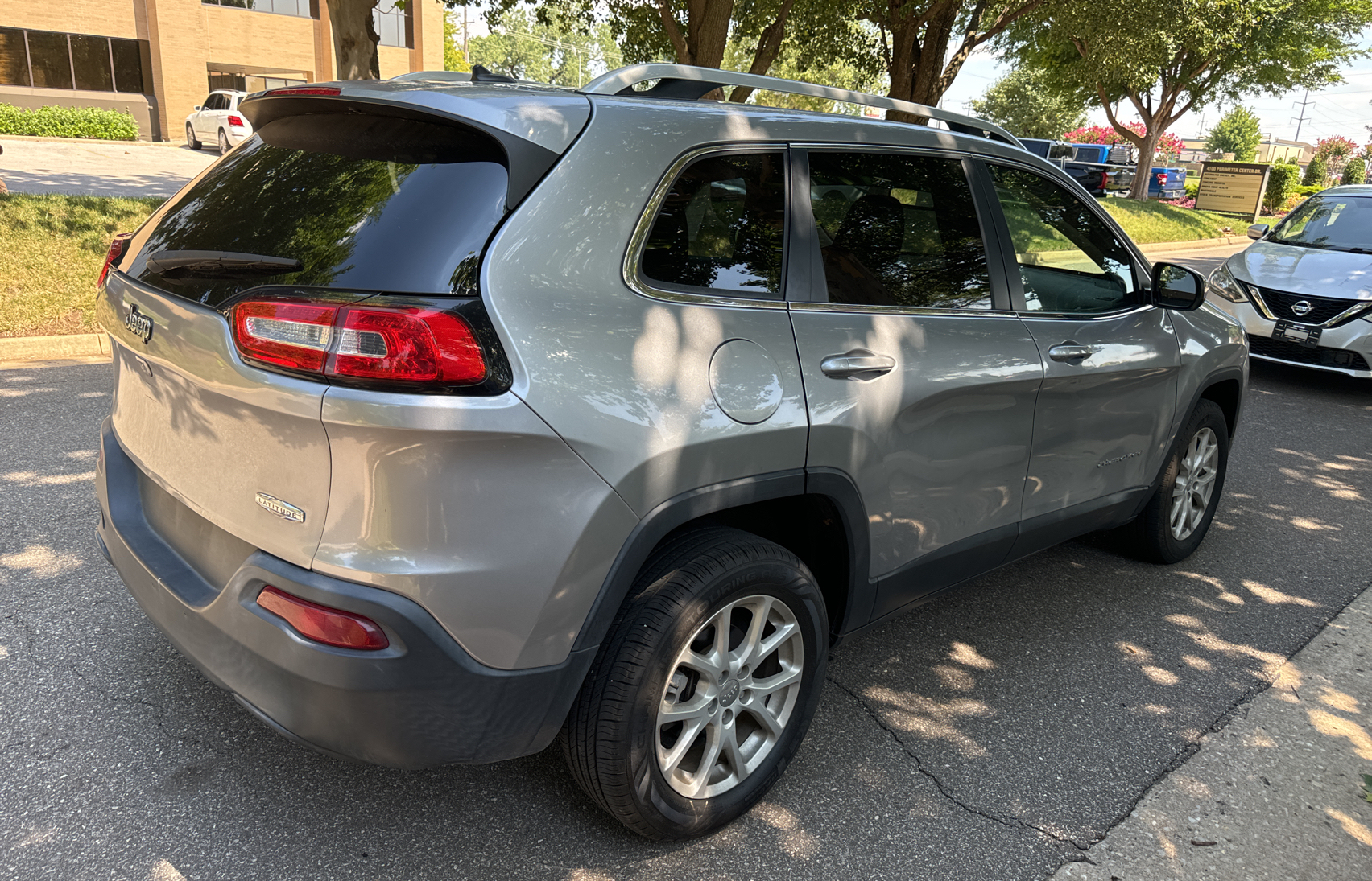 2016 Jeep Cherokee Latitude vin: 1C4PJLCB8GW216275