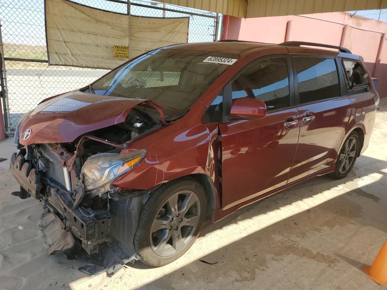 5TDXZ3DC3HS893817 2017 TOYOTA SIENNA - Image 1