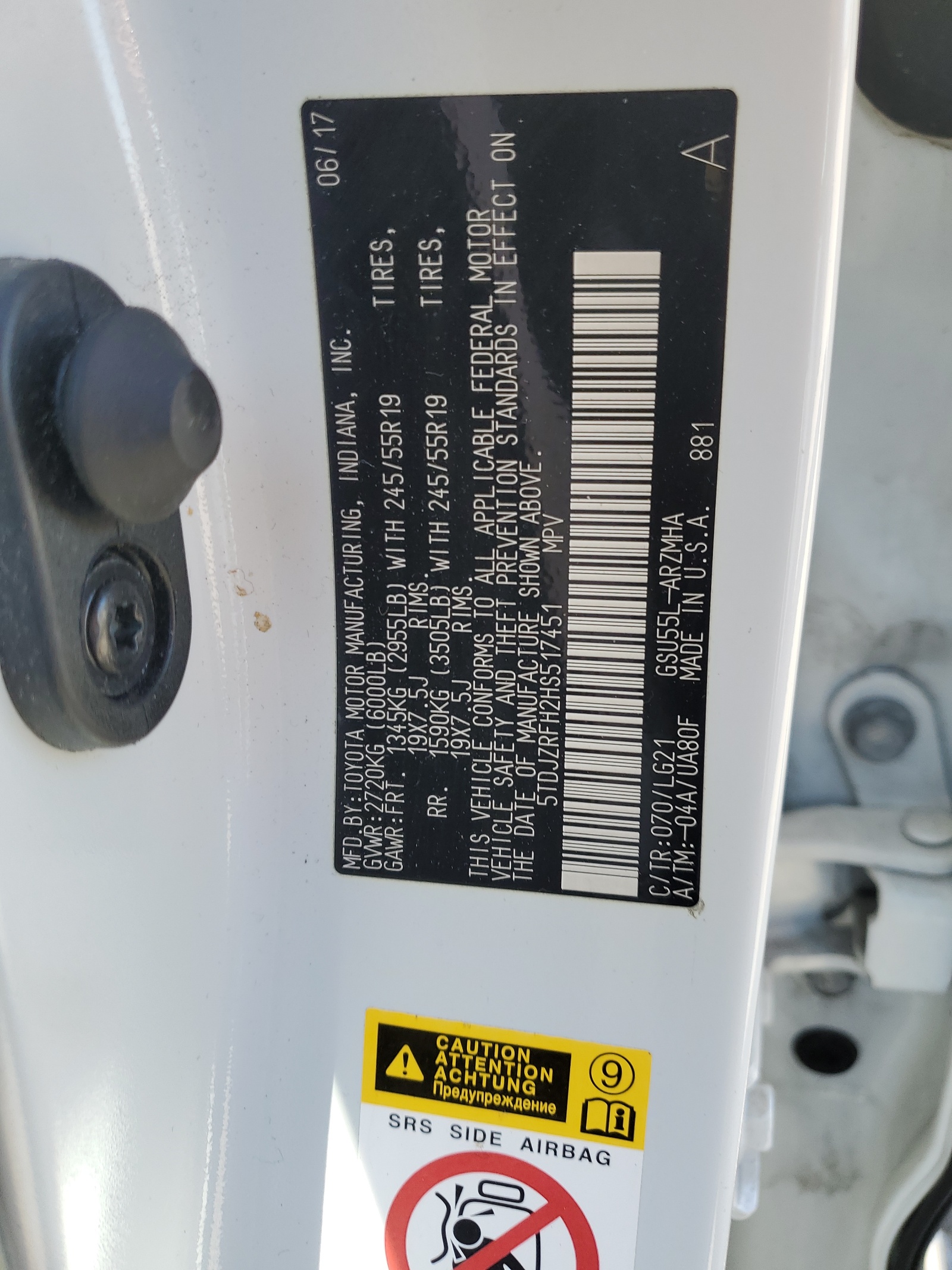 5TDJZRFH2HS517451 2017 Toyota Highlander Se