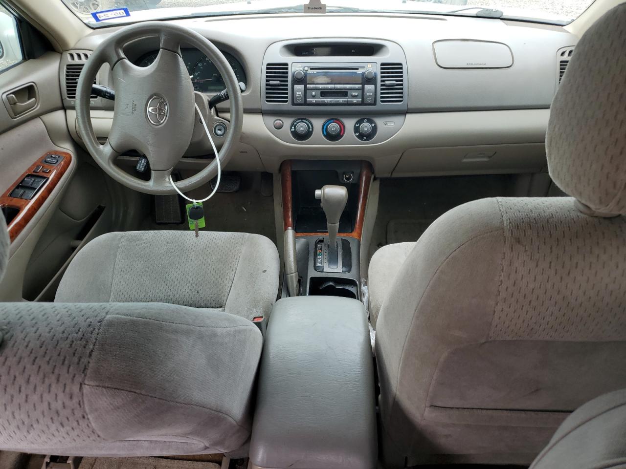 2003 Toyota Camry Le VIN: 4T1BF32K93U037709 Lot: 61458454