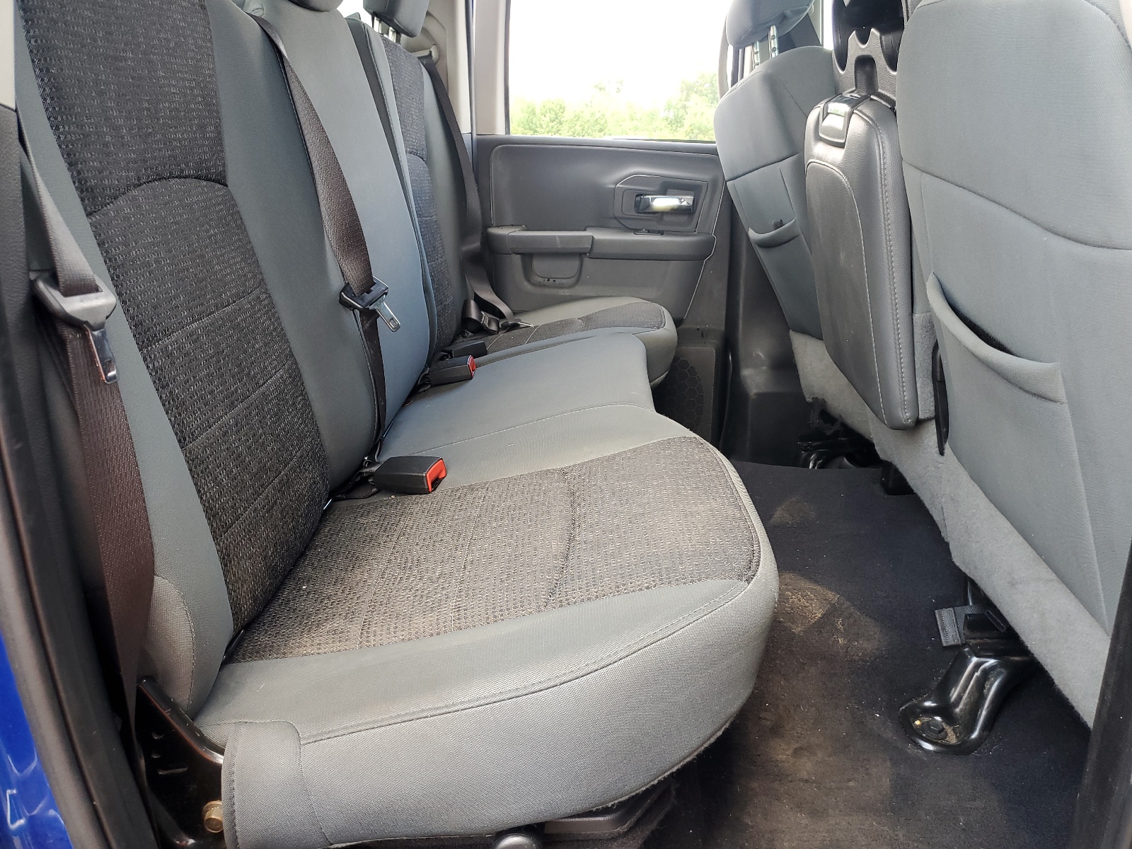 1C6RR7GG0KS592779 2019 Ram 1500 Classic Slt