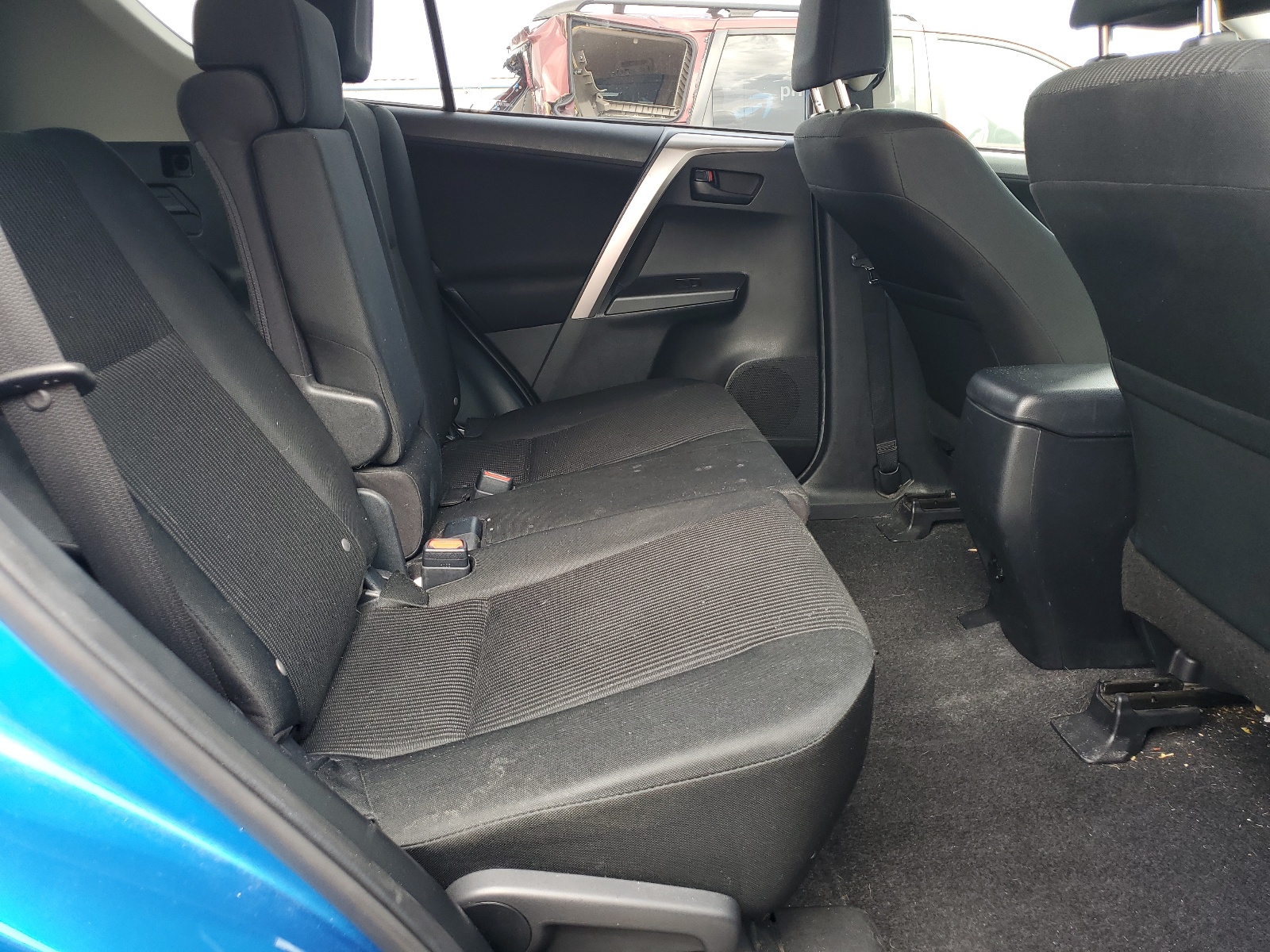 JTMBFREV3JJ252269 2018 Toyota Rav4 Le