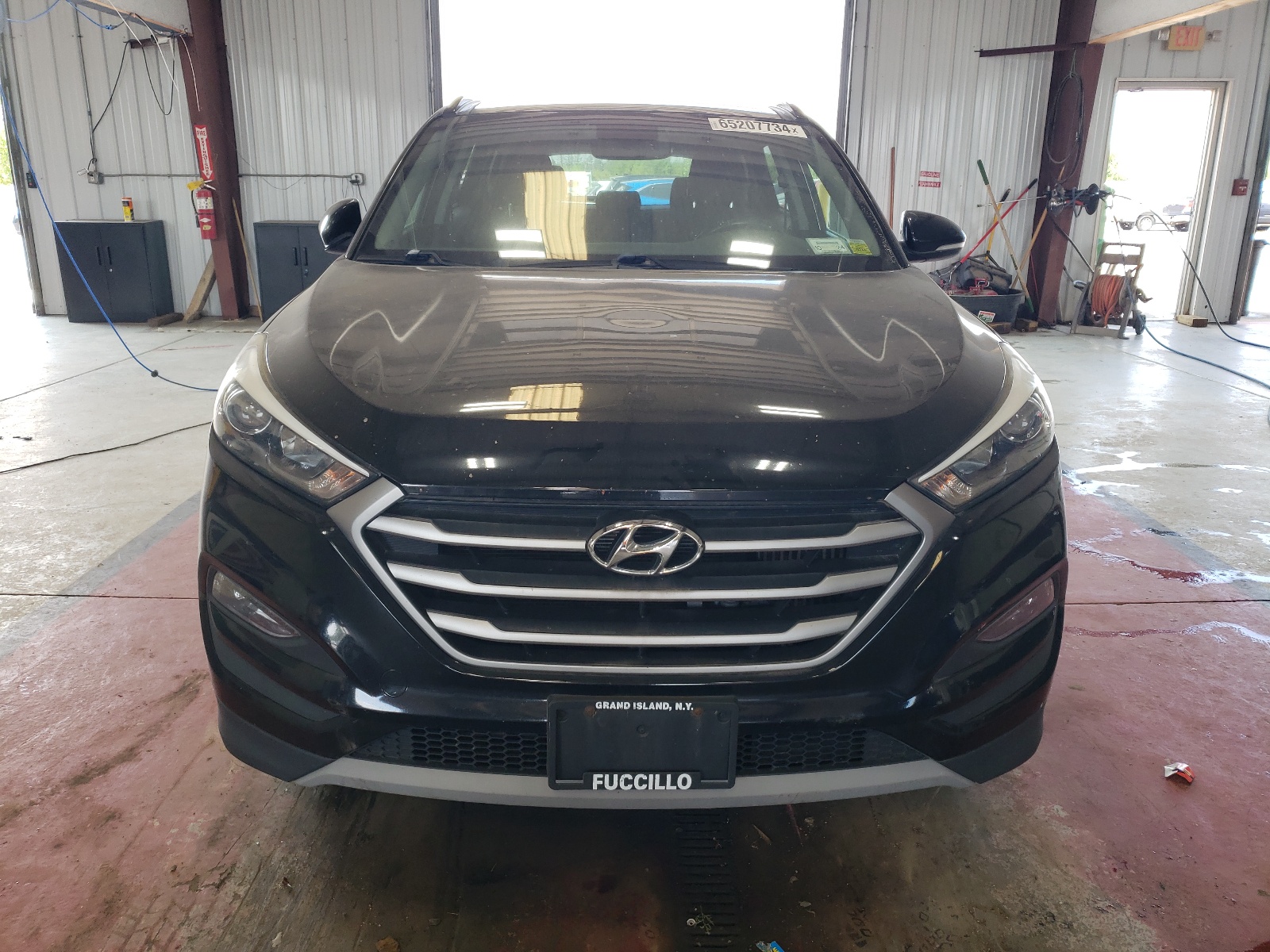 2018 Hyundai Tucson Value vin: KM8J3CA2XJU758236