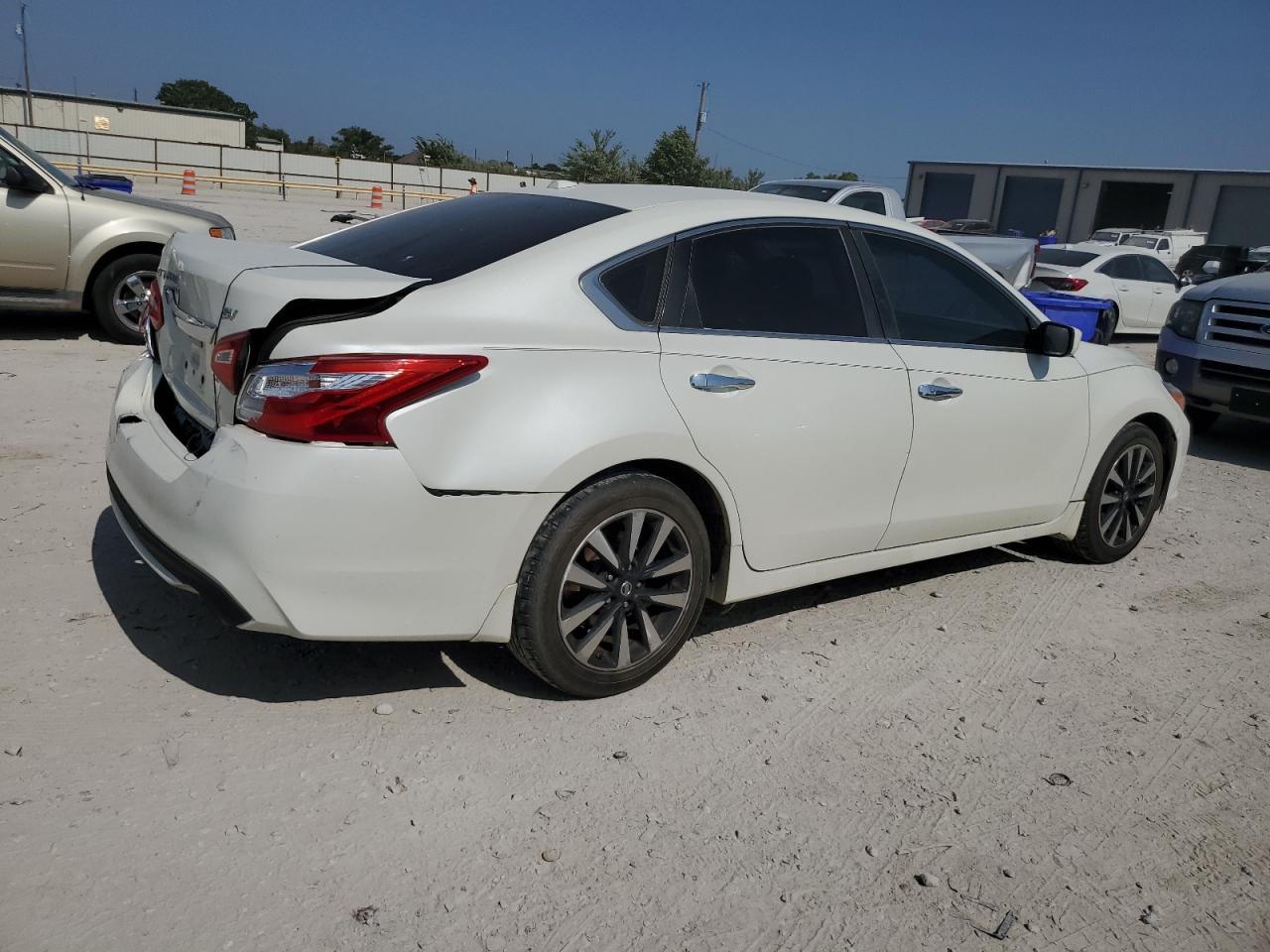 2017 Nissan Altima - Image 3