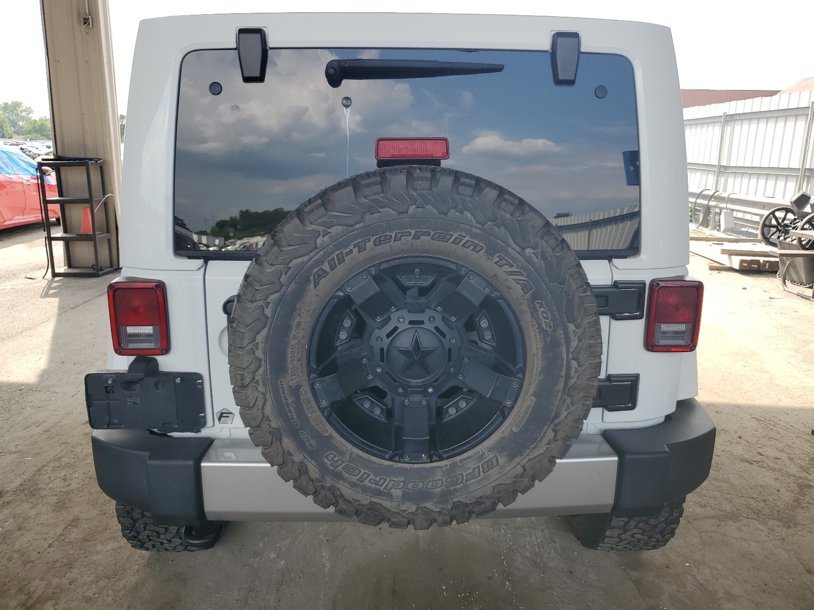 1C4BJWEG4HL751689 2017 Jeep Wrangler Unlimited Sahara