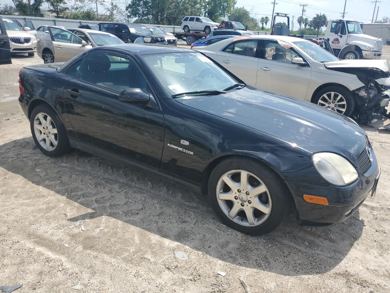 1999 Mercedes-Benz Slk 230 Kompressor VIN: WDBKK47F9XF091375 Lot: 61903544