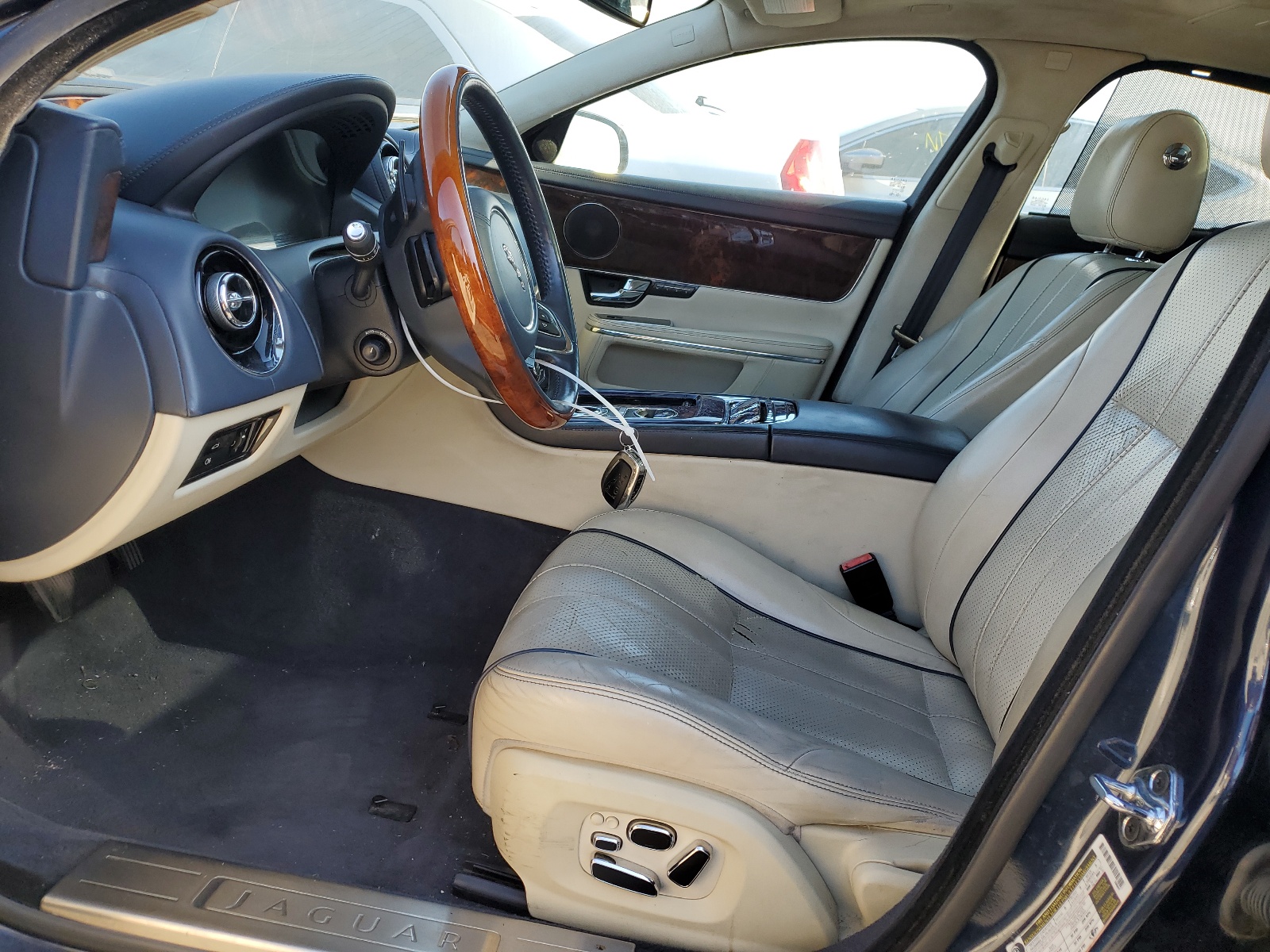 SAJWA2GB1BLV17756 2011 Jaguar Xjl