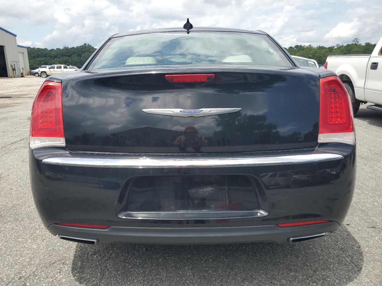 2018 Chrysler 300 Touring VIN: 2C3CCAAG5JH249692 Lot: 64645654