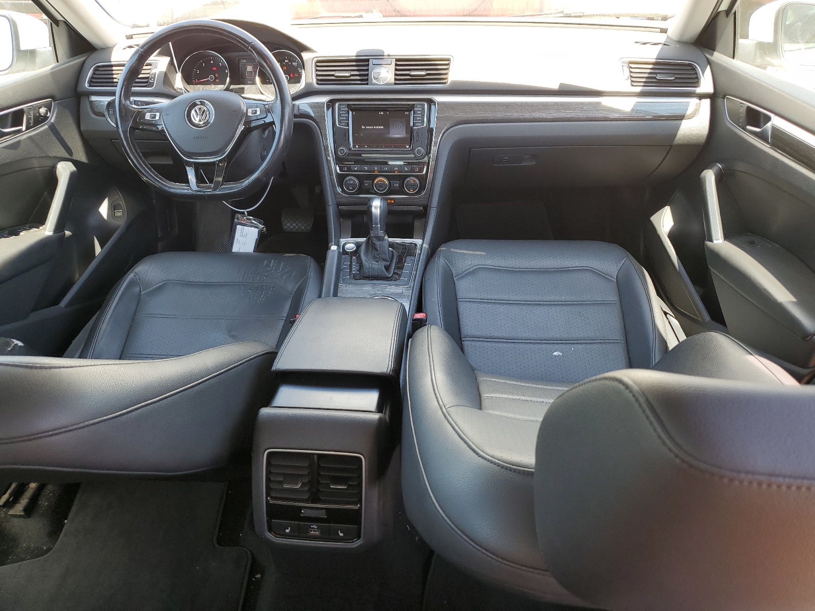 1VWGT7A33HC077167 2017 Volkswagen Passat Se