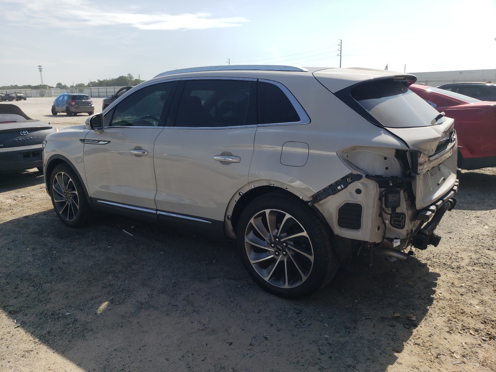 2LMPJ8K99LBL01780 2020 Lincoln Nautilus Reserve