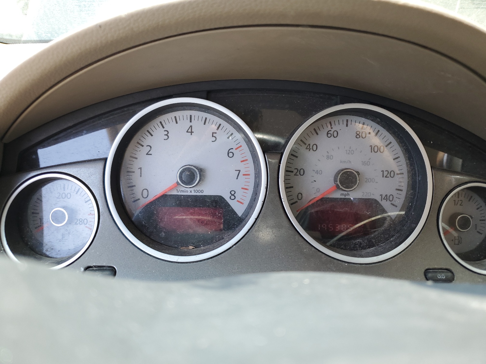 2V4RW3D14AR202329 2010 Volkswagen Routan Se