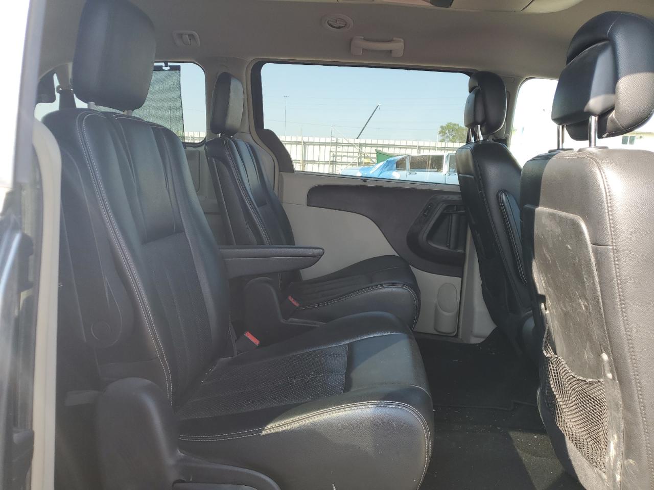 2011 Chrysler Town & Country Touring L VIN: 2A4RR8DG6BR656354 Lot: 62455474