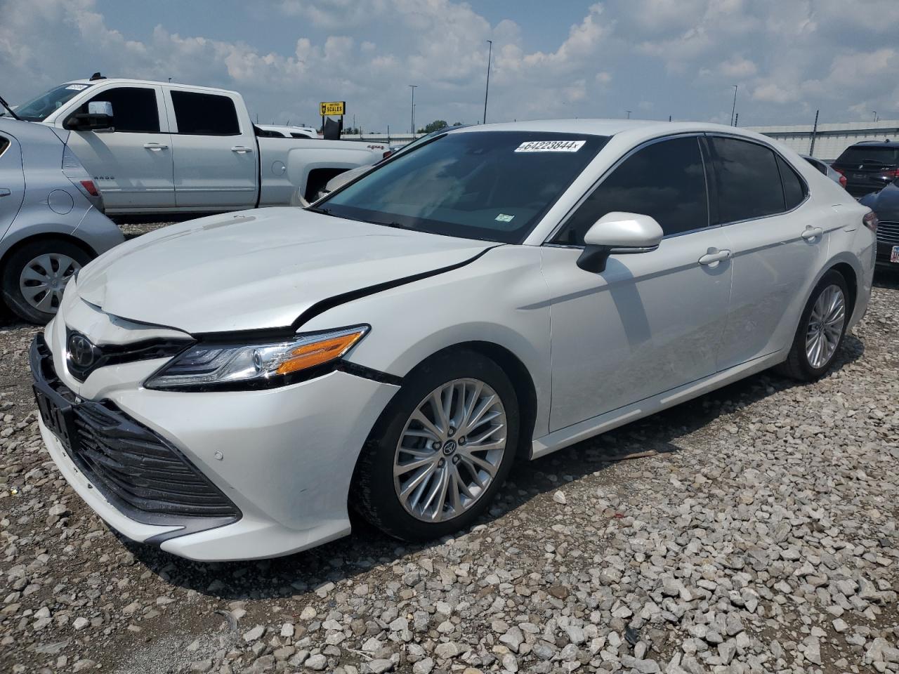 VIN 4T1B11HK4JU006200 2018 TOYOTA CAMRY no.1