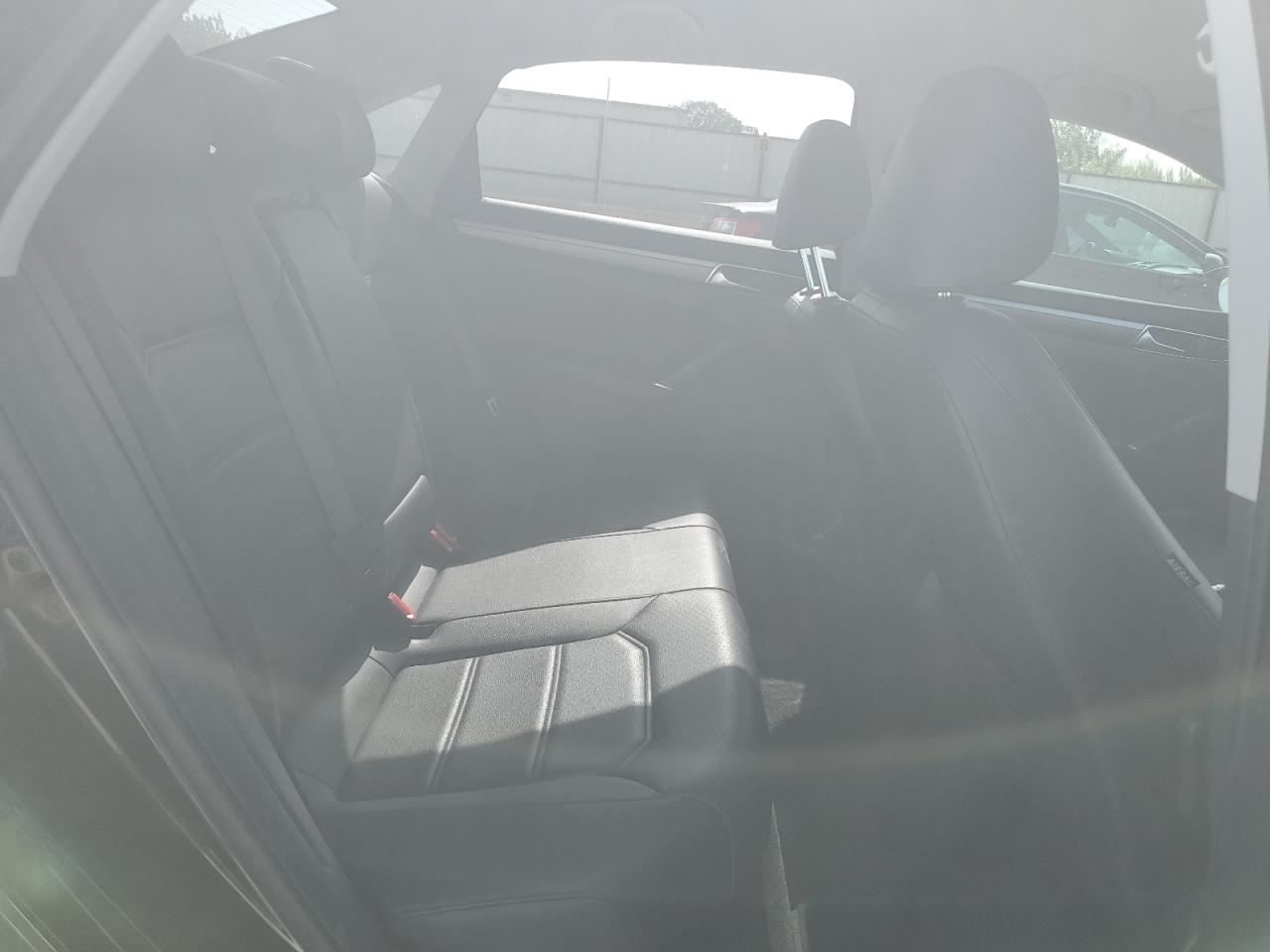 2017 Volkswagen Passat - Image 10