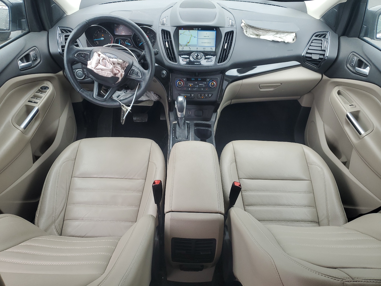 1FMCU9J92KUA37240 2019 Ford Escape Titanium