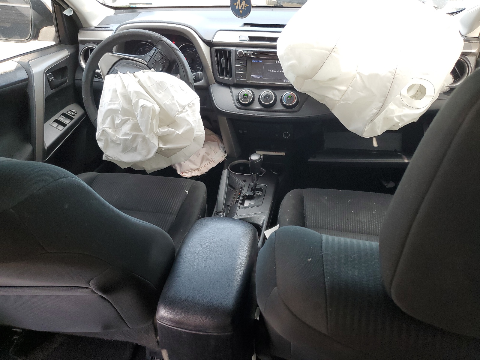 2T3ZFREV1HW392203 2017 Toyota Rav4 Le