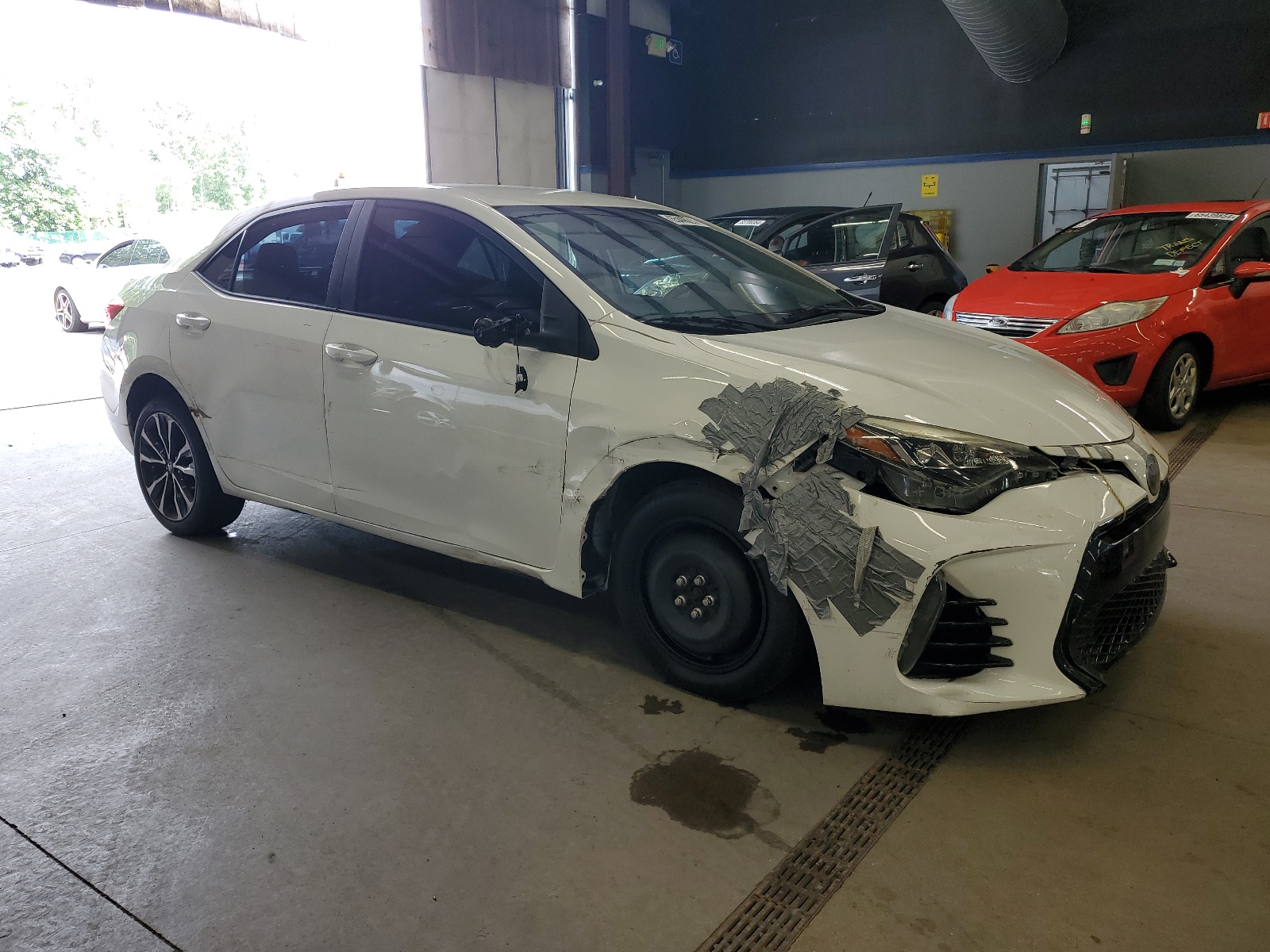 2018 Toyota Corolla L vin: 5YFBURHE6JP825095