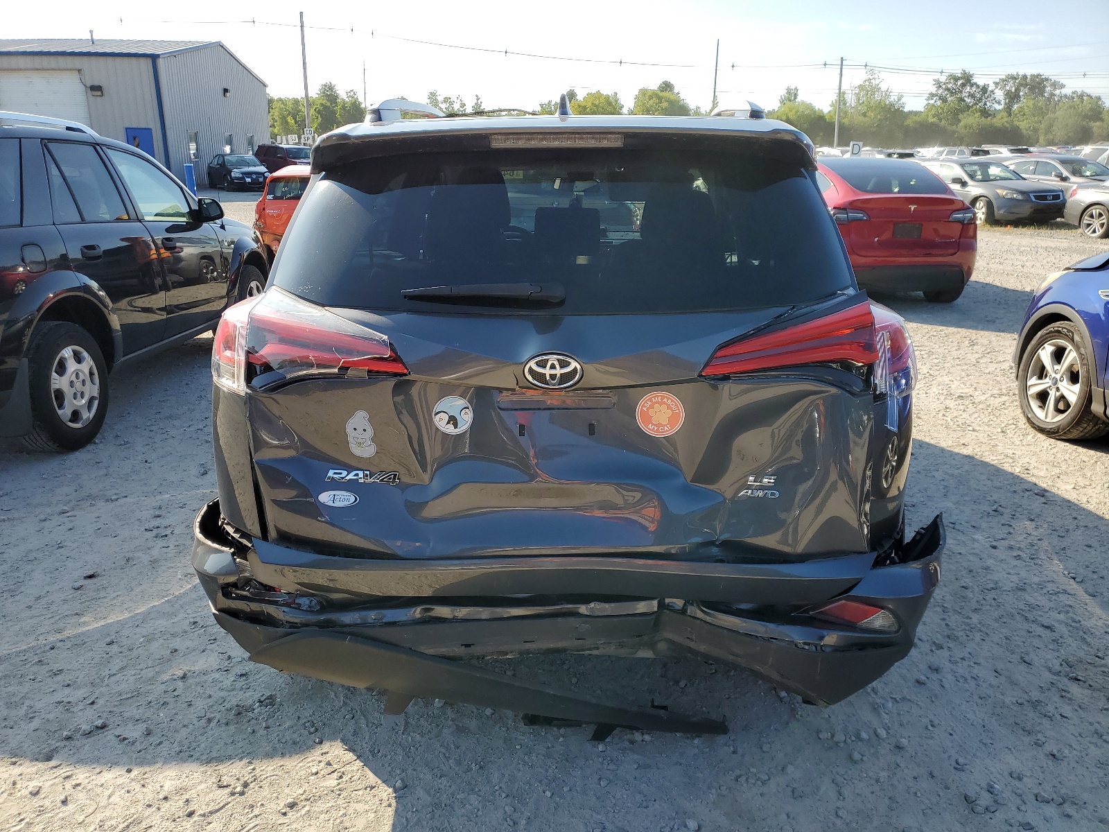 JTMBFREV6JD252040 2018 Toyota Rav4 Le
