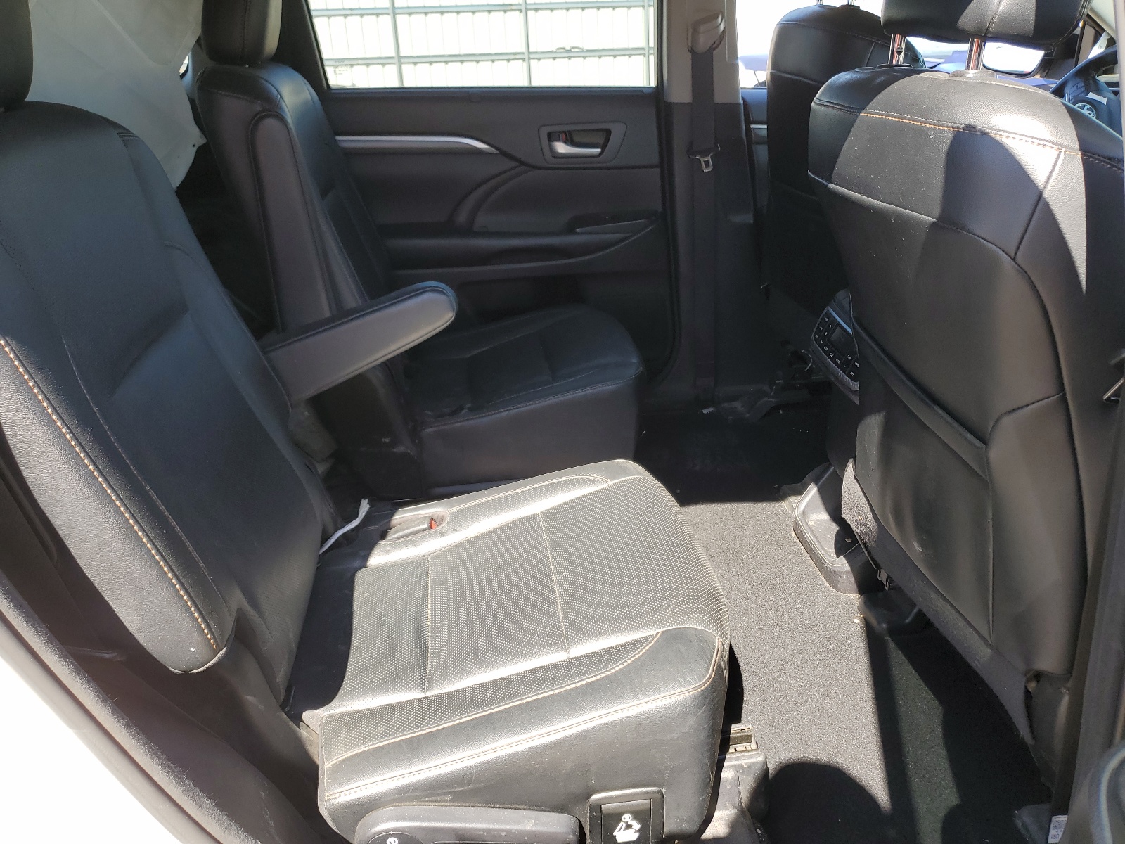 5TDDZRFH5HS467481 2017 Toyota Highlander Limited