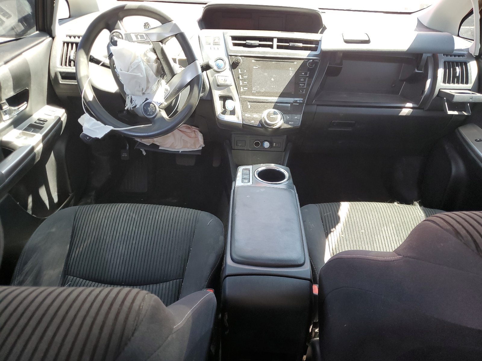 JTDZN3EU8HJ070261 2017 Toyota Prius V