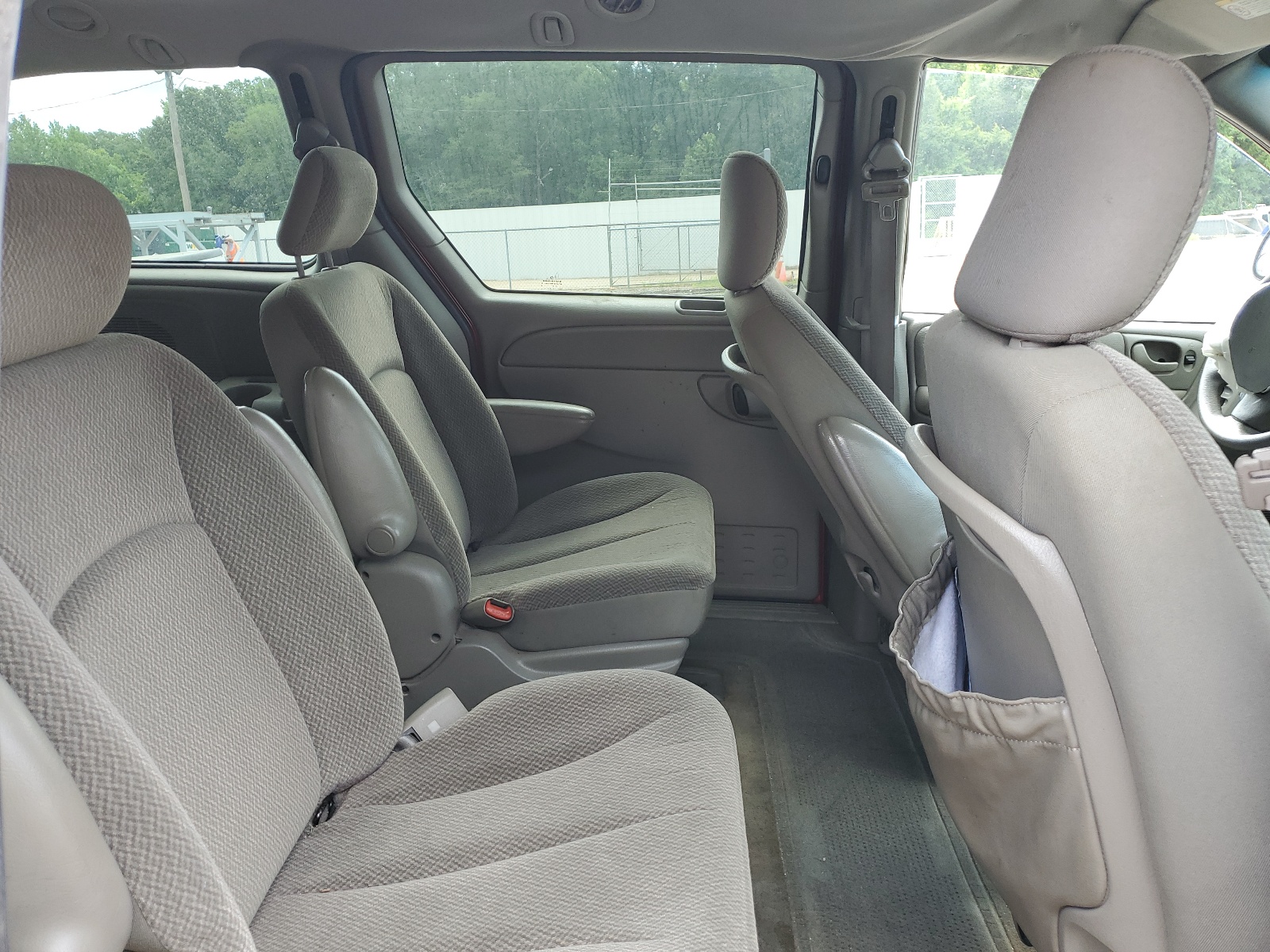 2C4GP44R84R537043 2004 Chrysler Town & Country Lx