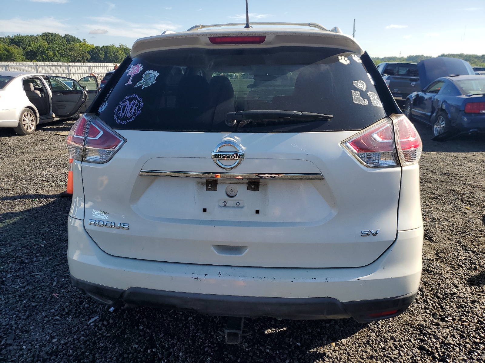 2015 Nissan Rogue S vin: KNMAT2MT3FP564396