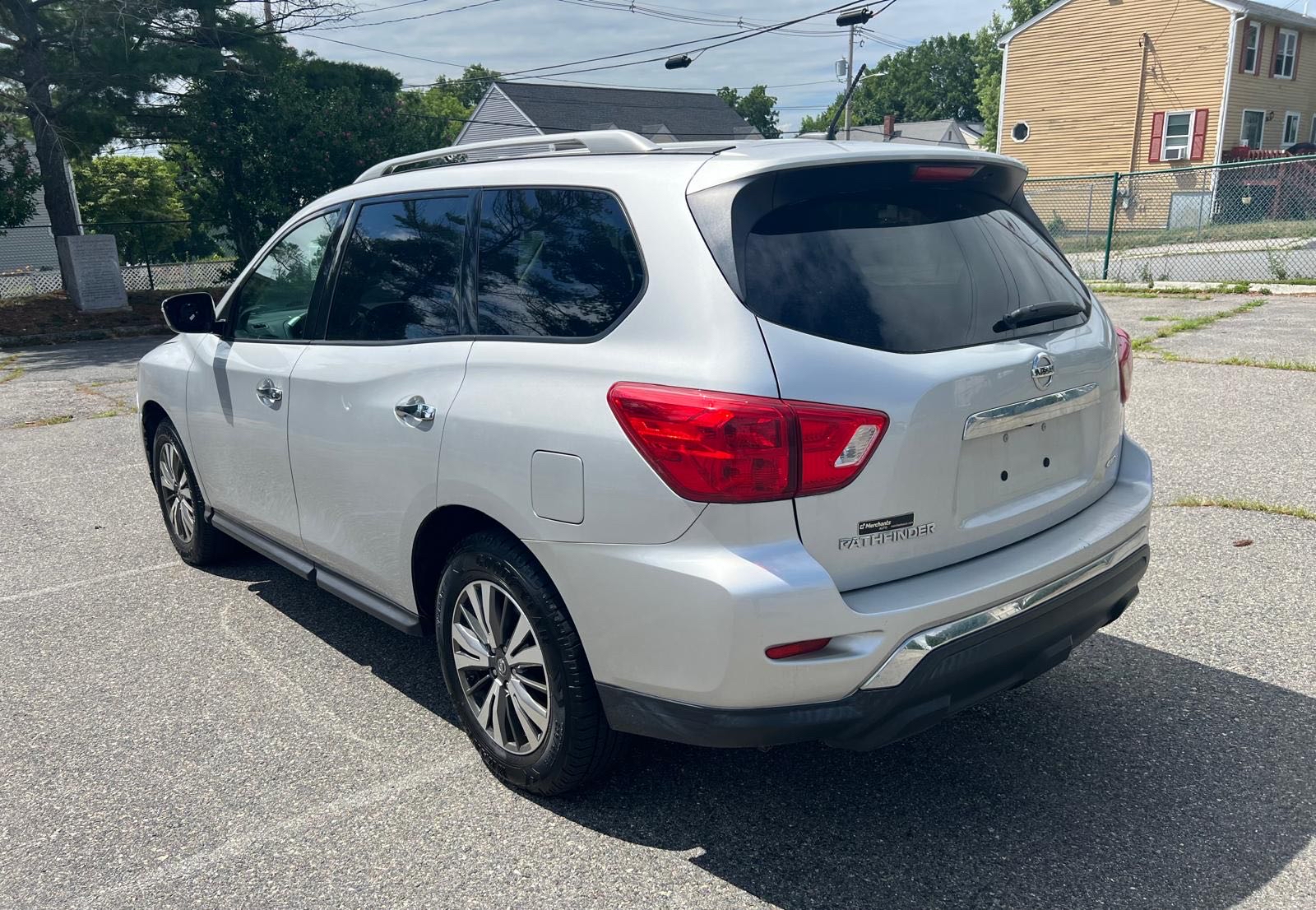 2017 Nissan Pathfinder S vin: 5N1DR2MM7HC633813