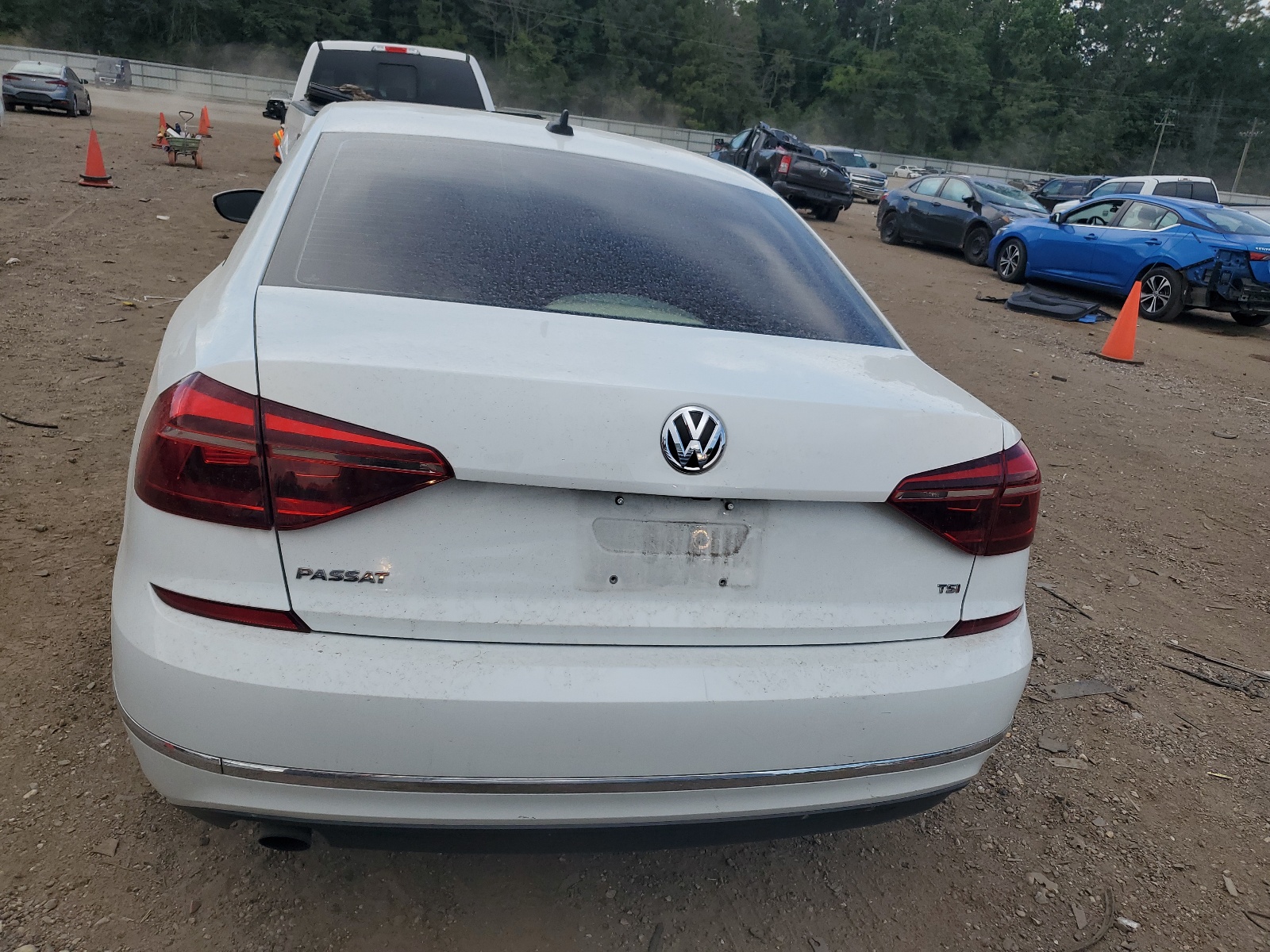 1VWLA7A36KC001700 2019 Volkswagen Passat Wolfsburg