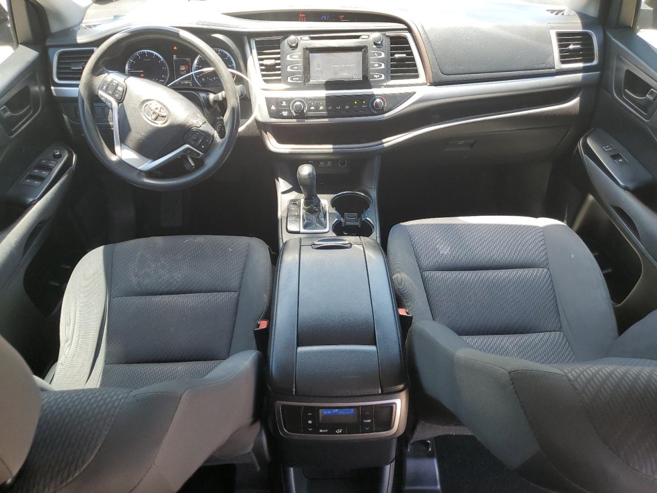 2018 Toyota Highlander Le VIN: 5TDZZRFHXJS272861 Lot: 62359144