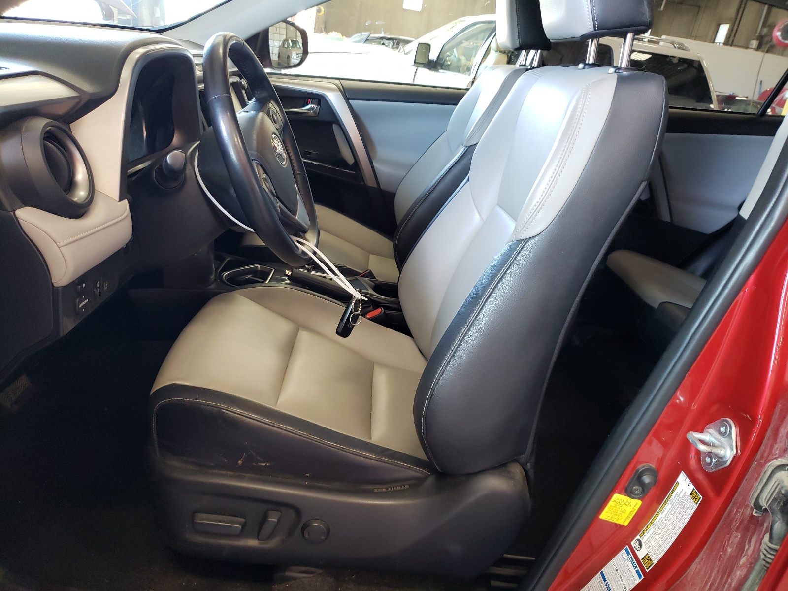 JTMDFREV5HJ160289 2017 Toyota Rav4 Limited