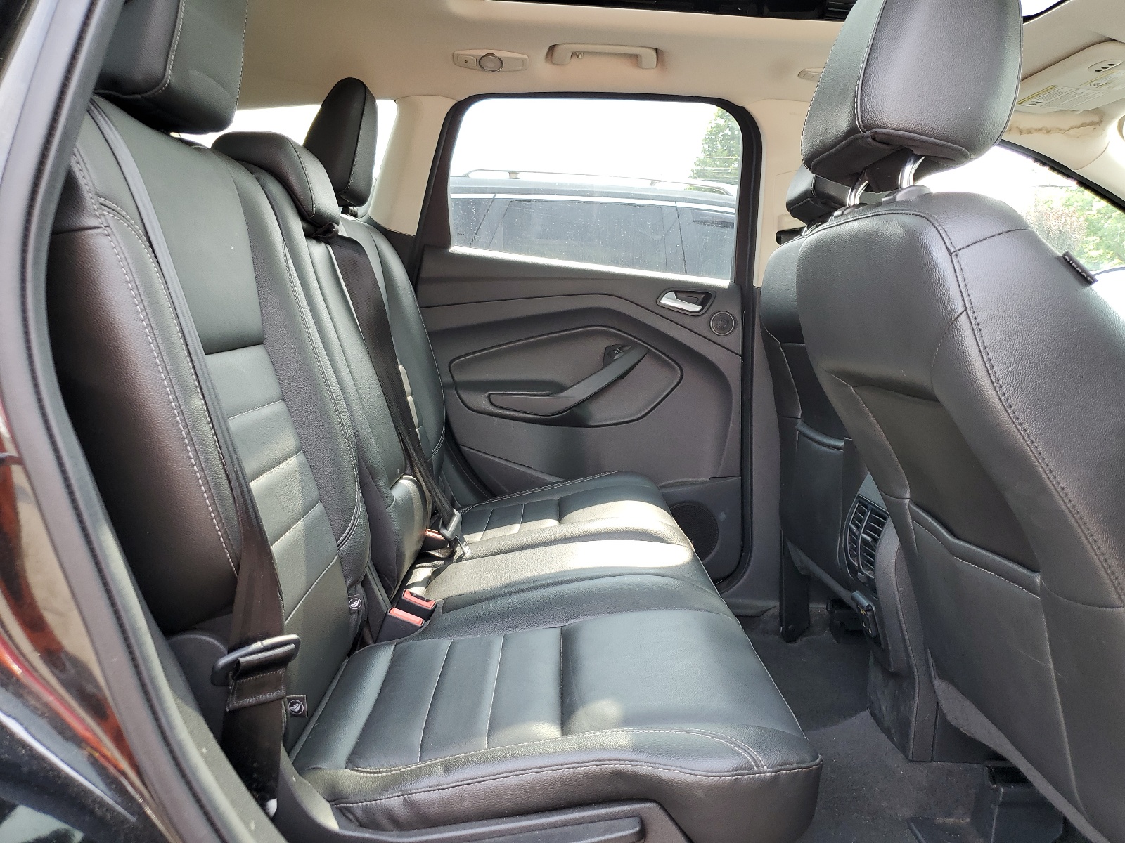 1FMCU9J94EUE18611 2014 Ford Escape Titanium