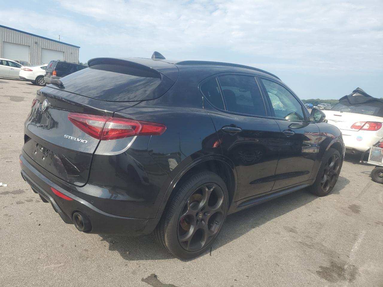 VIN ZASPAKBN0N7D24488 2022 ALFA ROMEO STELVIO no.3